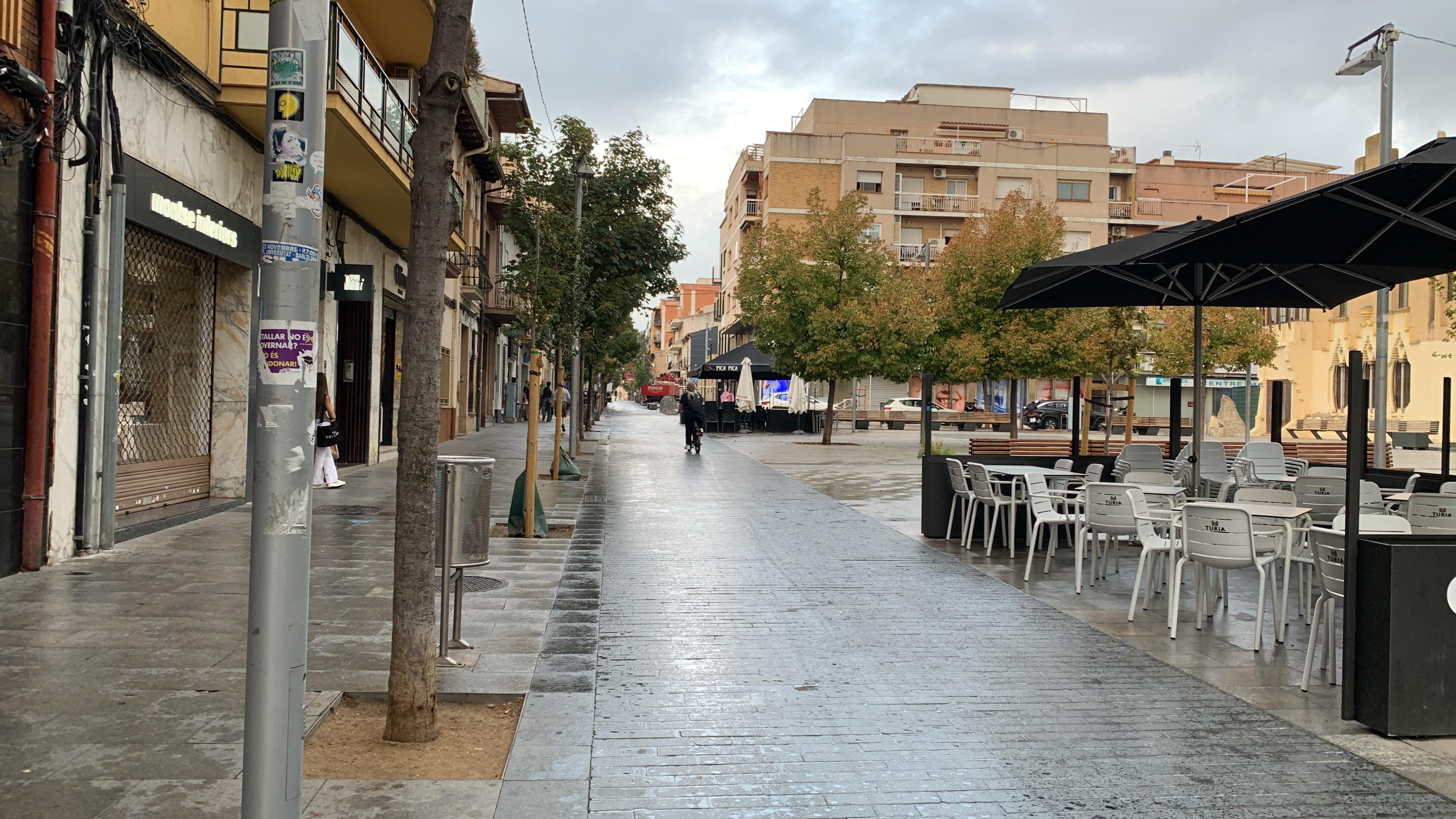 La pluja va ser feble durant les primeres hores del matí a Cerdanyola. FOTO: Judit Josa