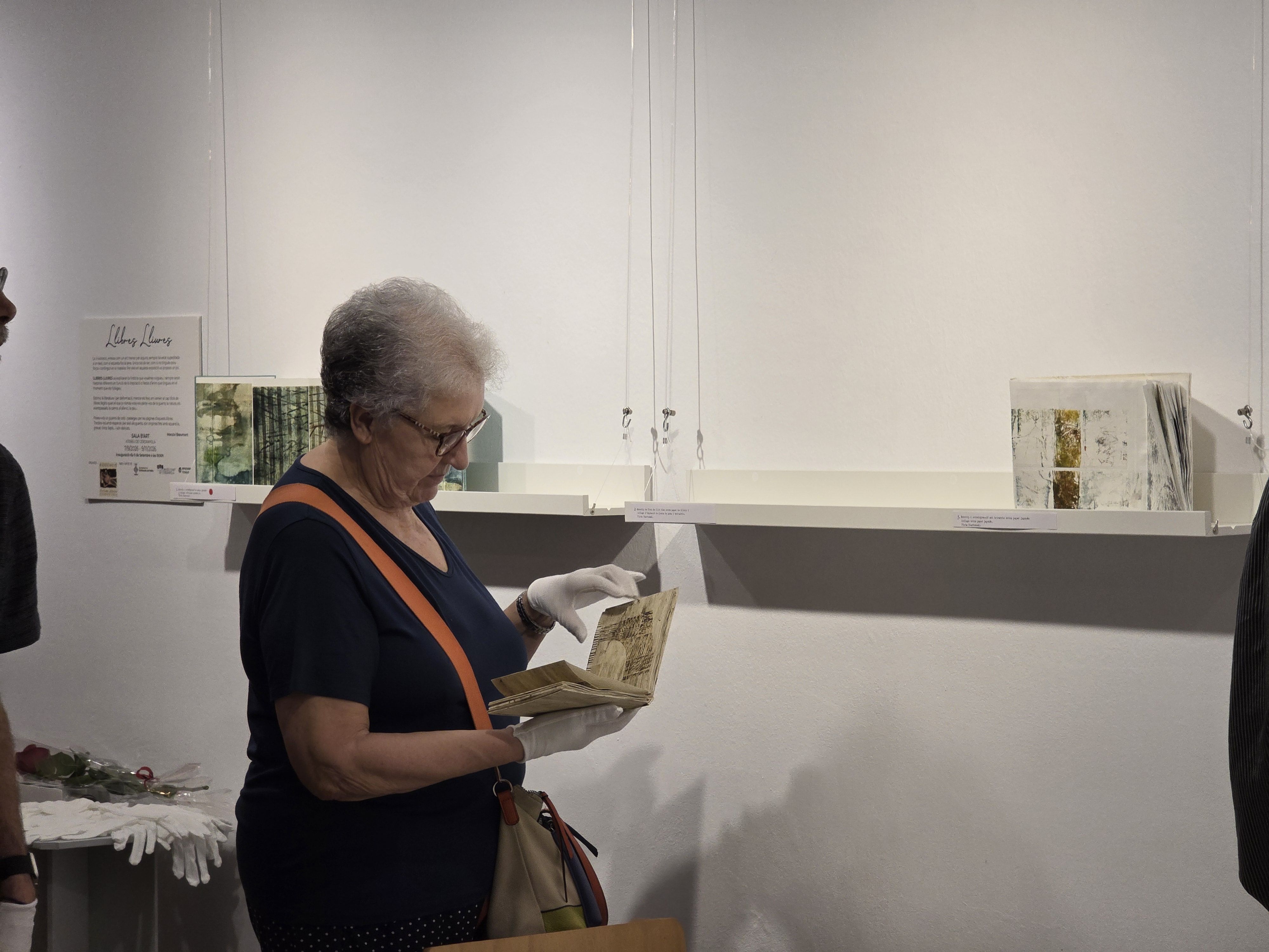 'Llibres Lliures', una exposició de Marutxi Beaumont. FOTO: Marc Mata