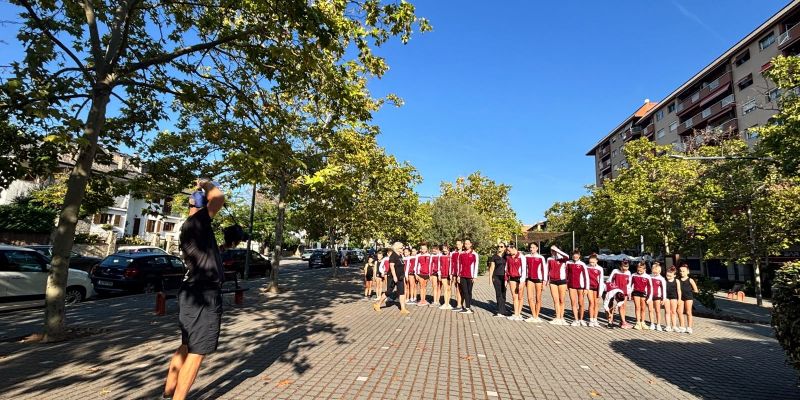 Gimnastes del club pels carrers de la ciutat. FOTO: Club Gimnàstica Rítmica Cerdanyola
