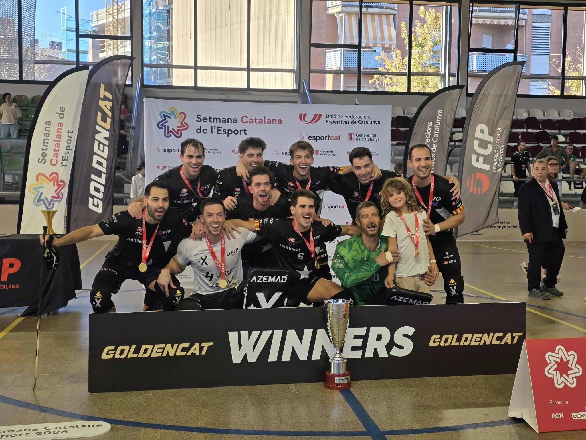 La selecció catalana masculina celebra el triomf de la Goldencat. FOTO Marc Mata