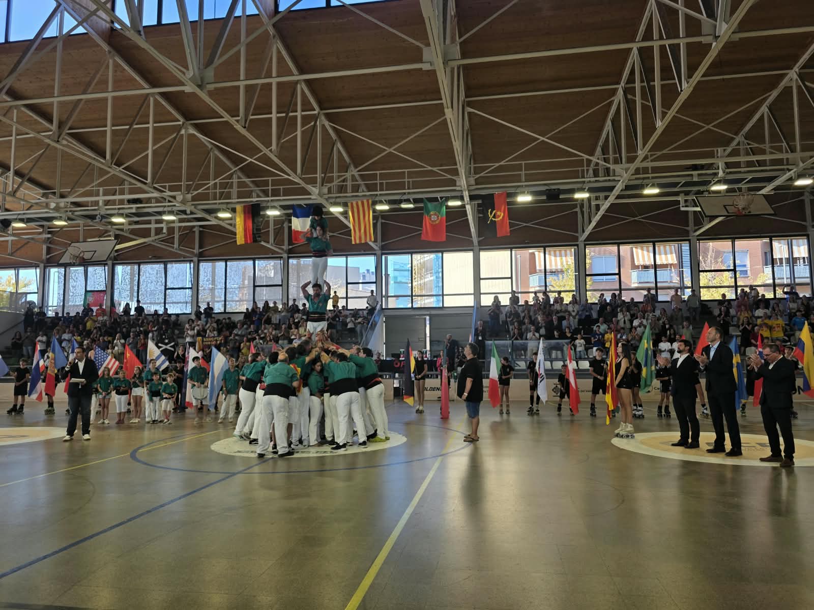 Exhibició dels Castellers de Cerdanyola a la Goldencat. FOTO: Marc Mata