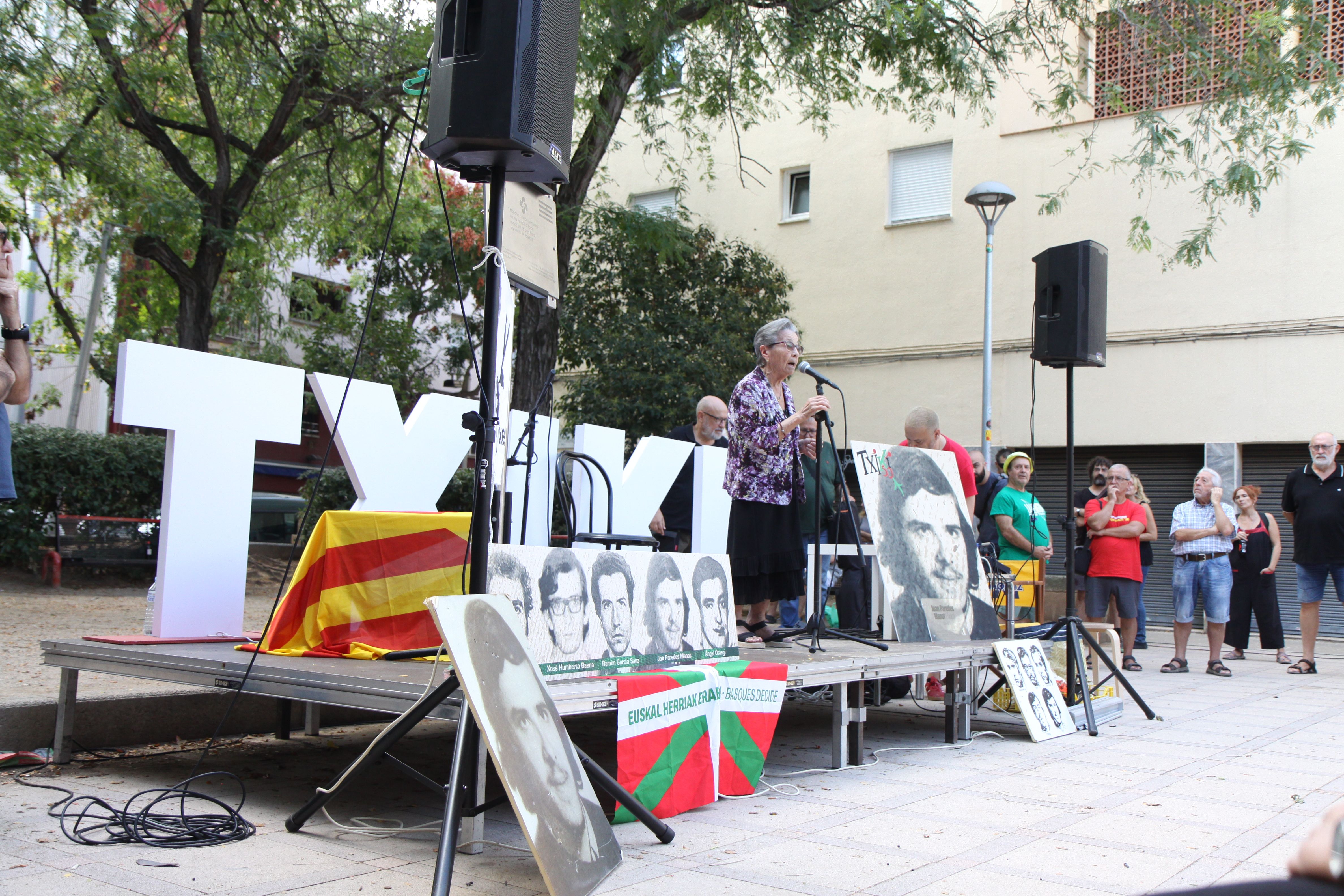 Actuació de Dolores Sánchez durant l'homenatge al Txiki. Foto: Laia Jubany