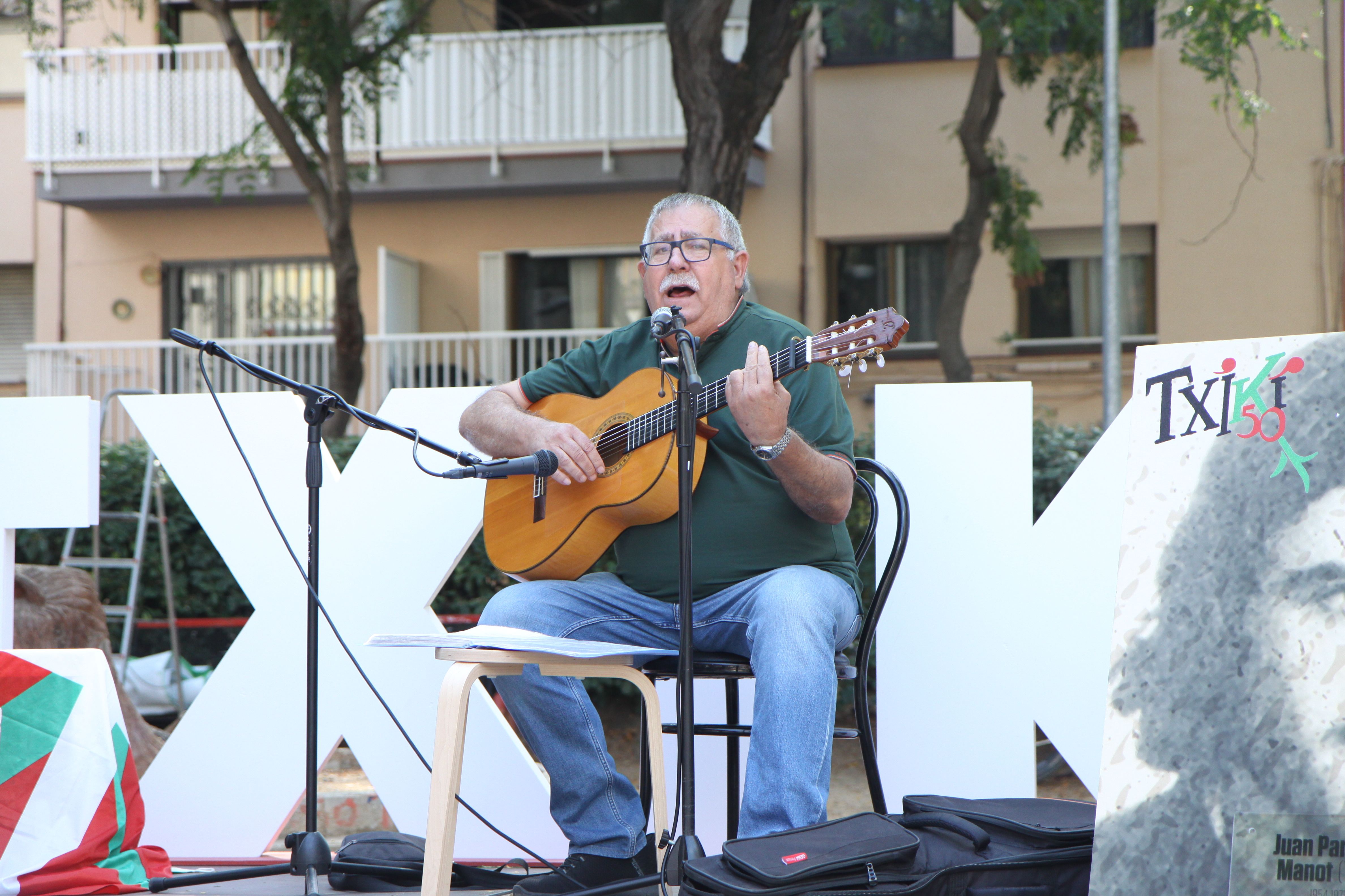 Actuació de Pepe Hernández durant l'homenatge al Txiki. Foto: Laia Jubany
