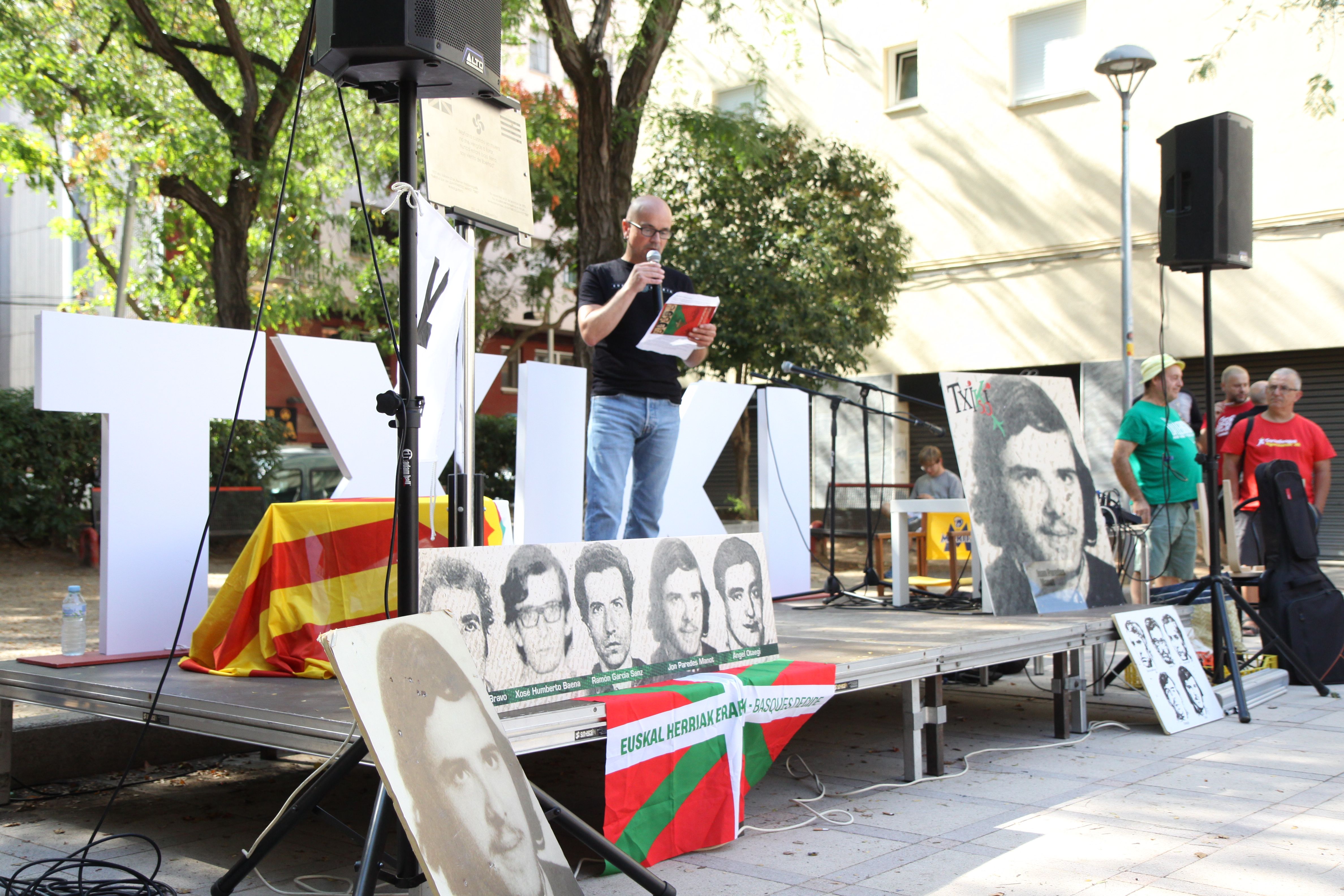 Parlament de Haimar Altuna, membre de Sortu, durant l'homenatge al Txiki. Foto: Laia Jubany