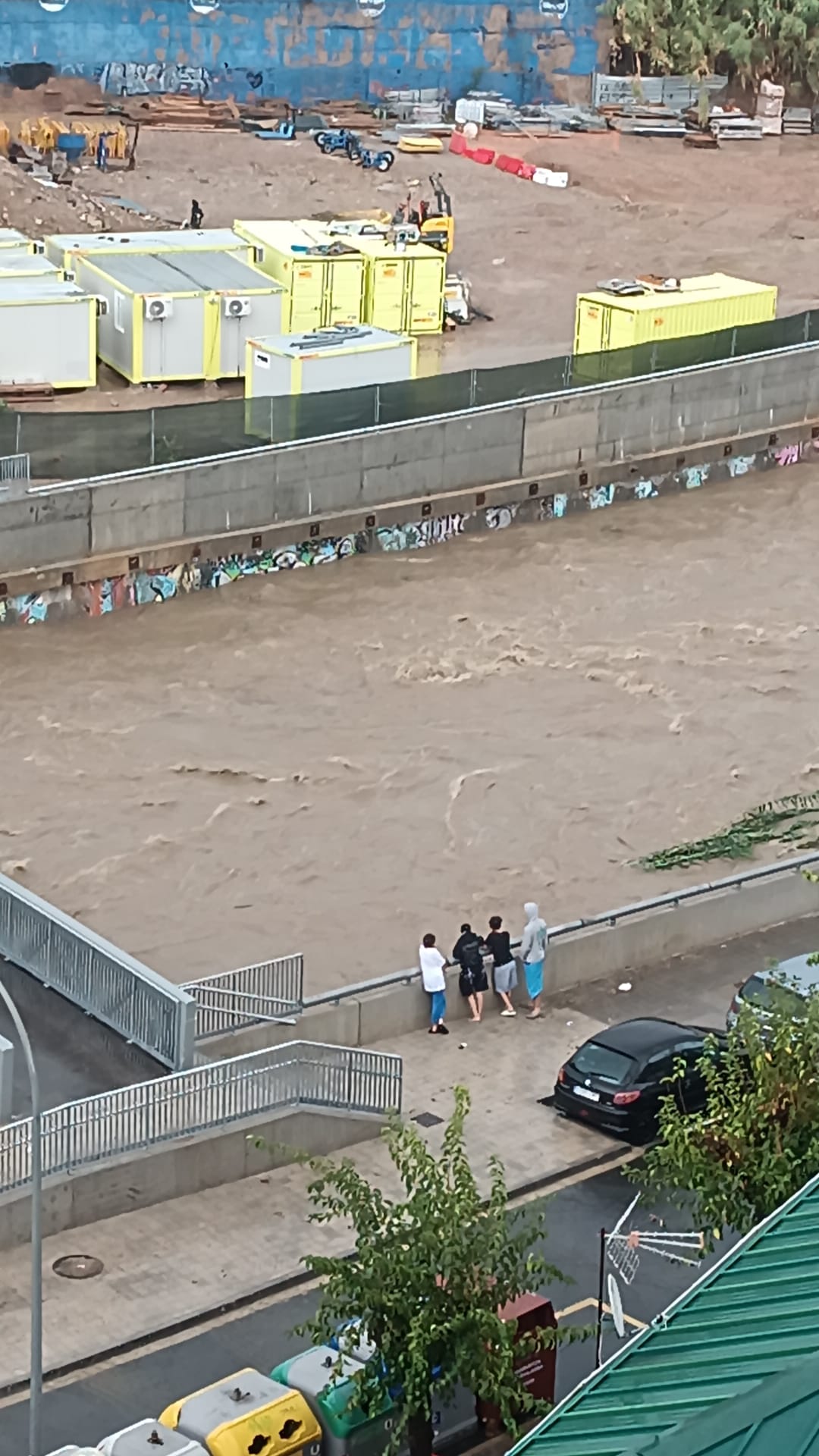 El riu Sec baixa molt crescut al seu pas per Les Fontetes. FOTO: Comunitat TOT