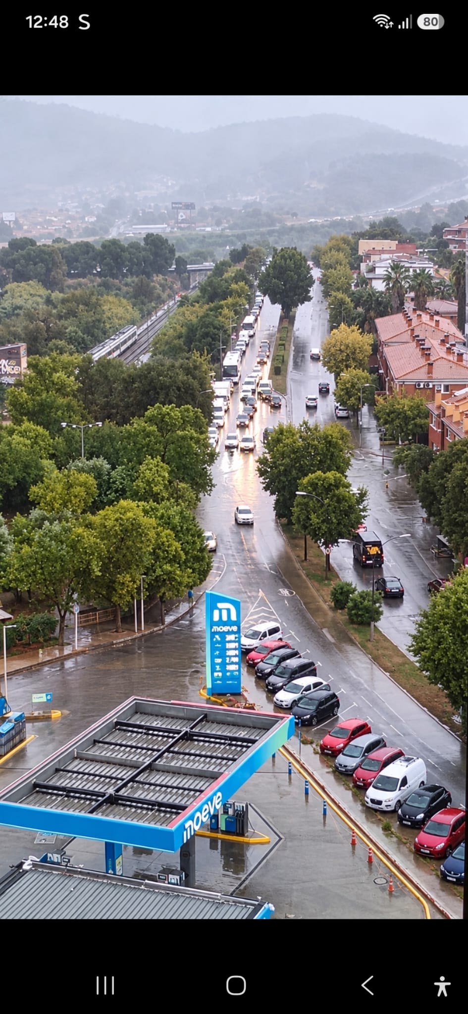 La pluja intensa cau sobre Cerdanyola durant l’episodi de dilluns. FOTO: Comunitat TOT