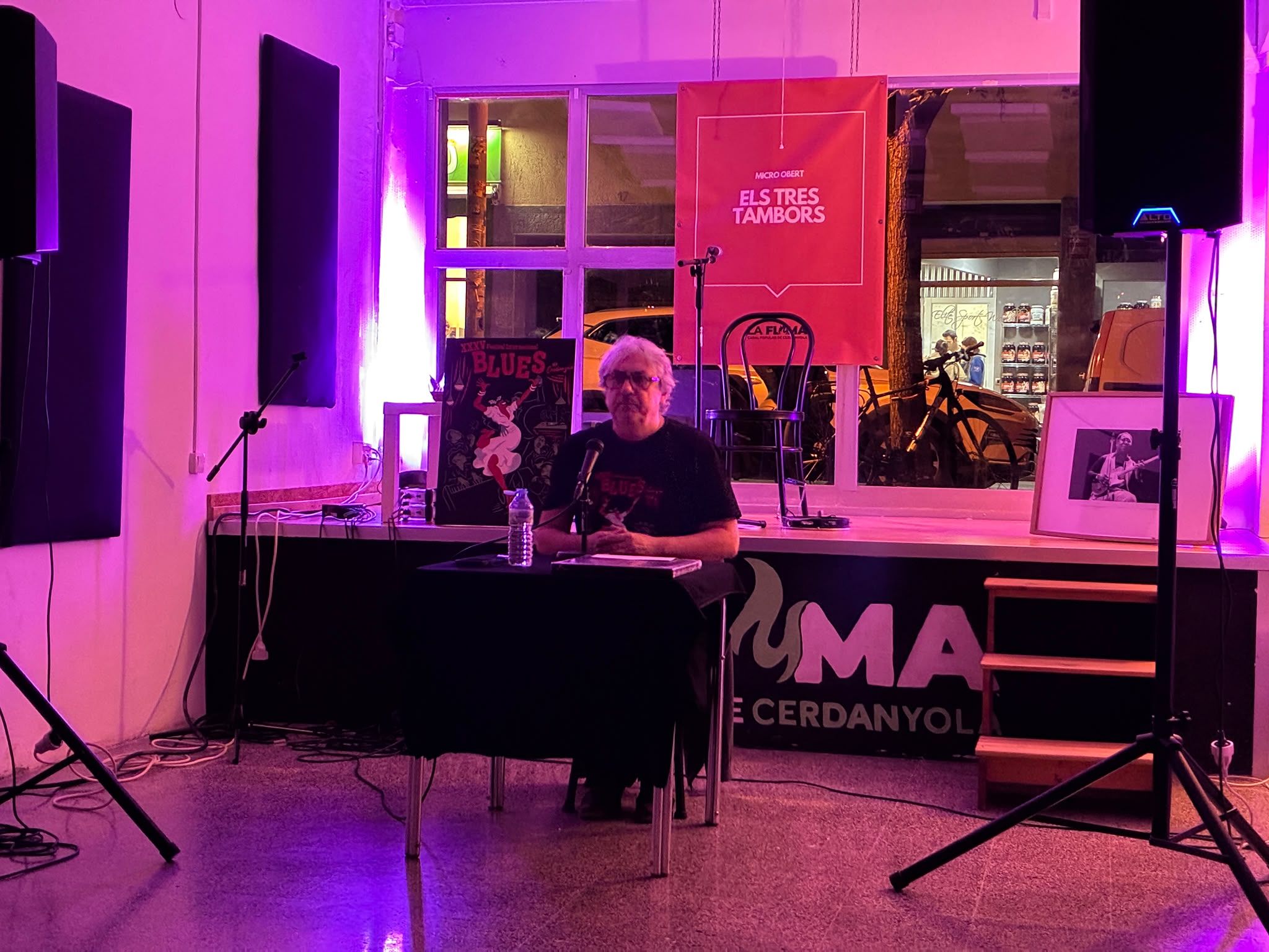 Toni Álvaro durant els Tres Tambors especial Blues de La Flama.