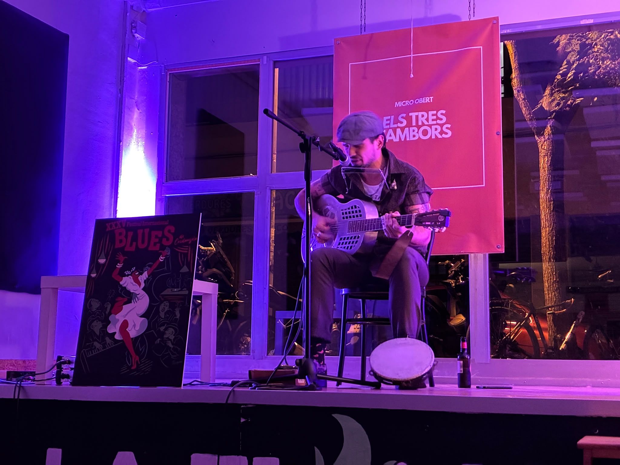 Dani Roto en concert als Tres Tambors de La Flama. Foto: Laia Jubany