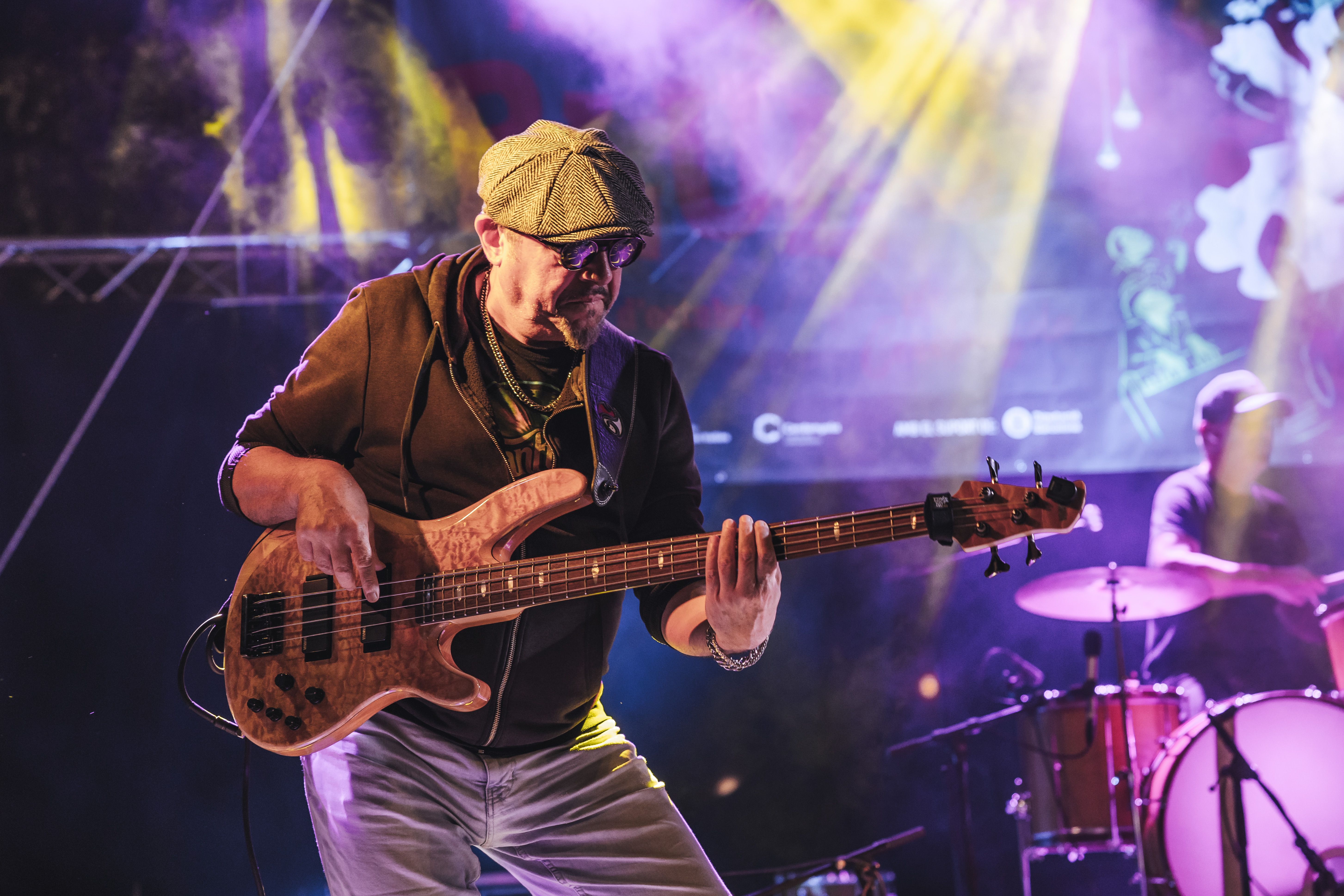 El baix elèctric de Jordi Pujadas, un dels protagonistes de la nit de blues. FOTO: Arnau Padilla