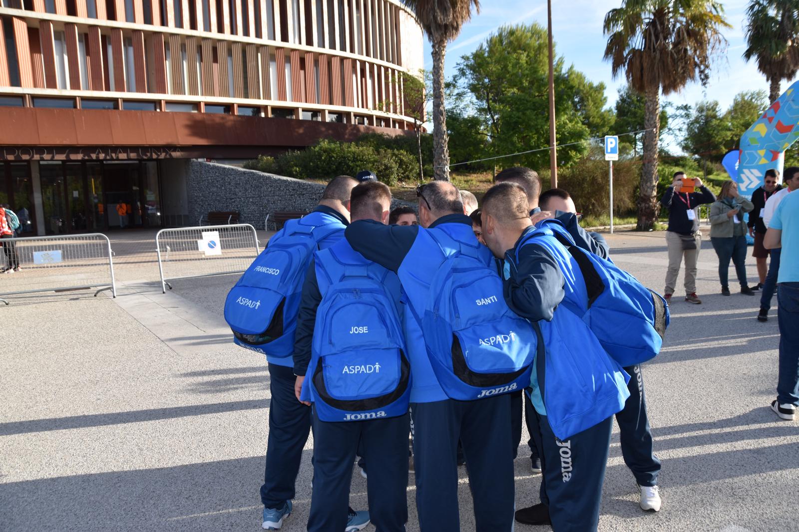Els esportistes d'Aspadi fan pinya durant els Jocs Special Olympics de Tarragona. FOTO: Cedida per Aspadi.