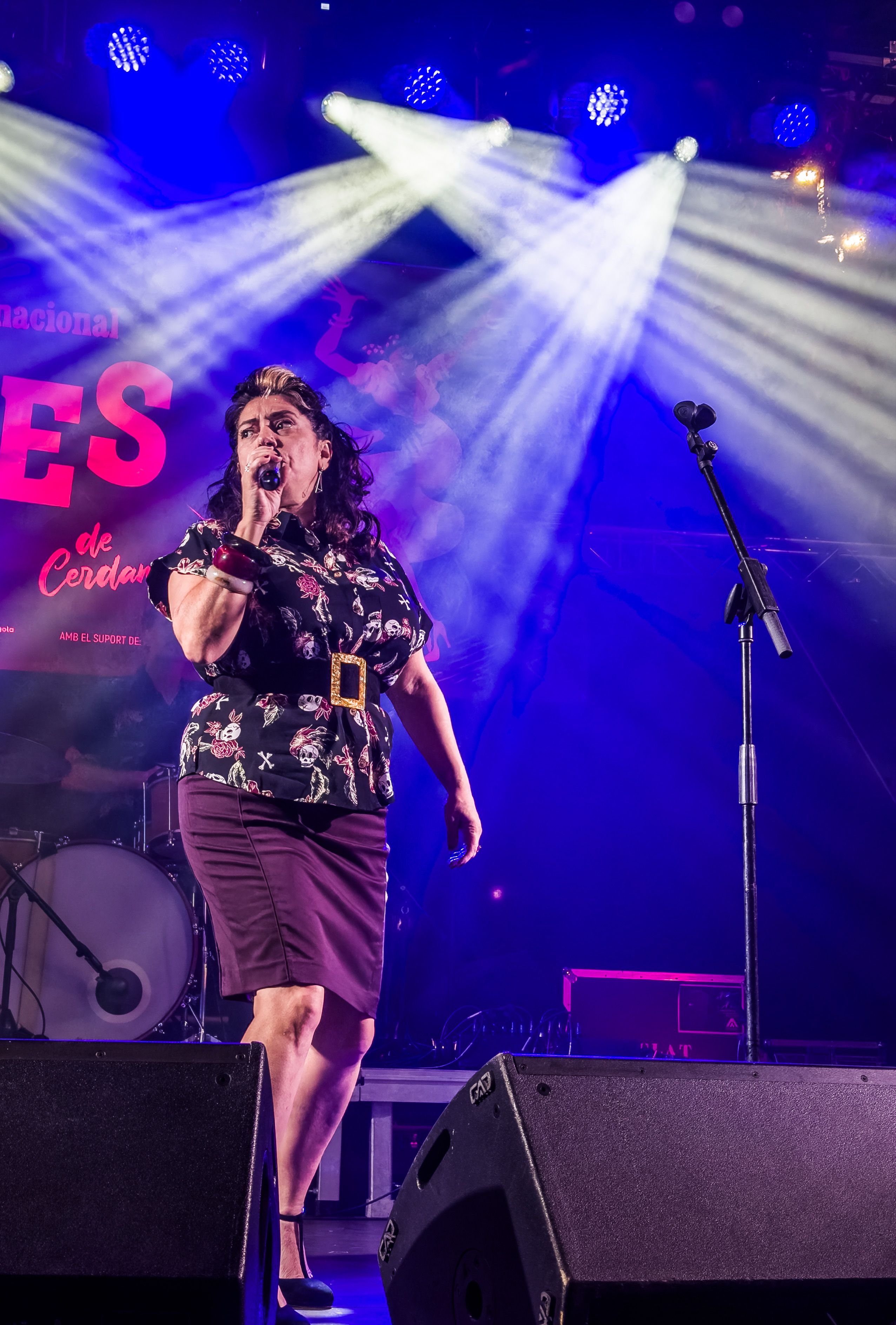 Myriam Swanson, vocalista de The Rhythm Treasures, durant el concert a les Fontetes. FOTO: Carme Monclús