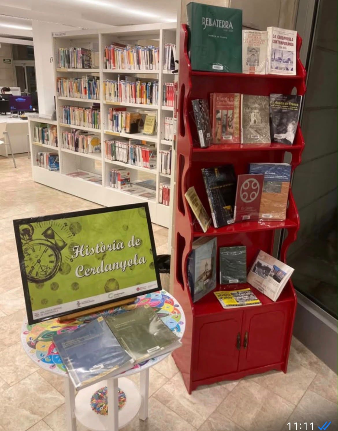 La col·lecció local de la Biblioteca Central, abans de la inundació. FOTO: Juan Antonio Hidalgo