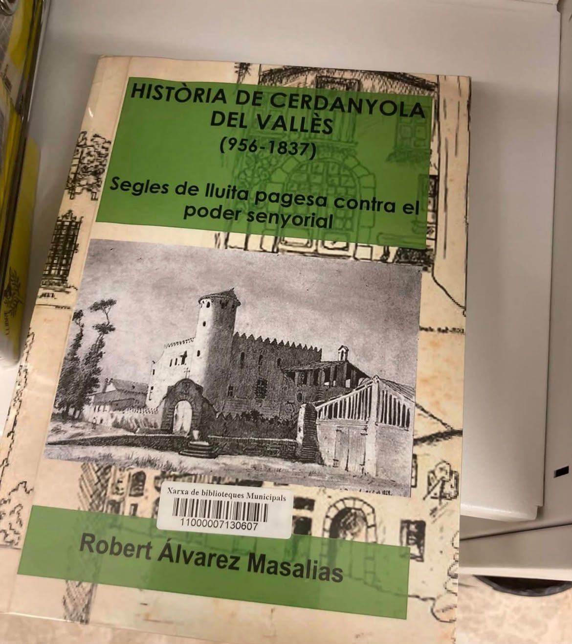 Història de Cerdanyola del Vallès (956-1837), de Robert Álvarez Masalias, una de les obres de la col·lecció local.