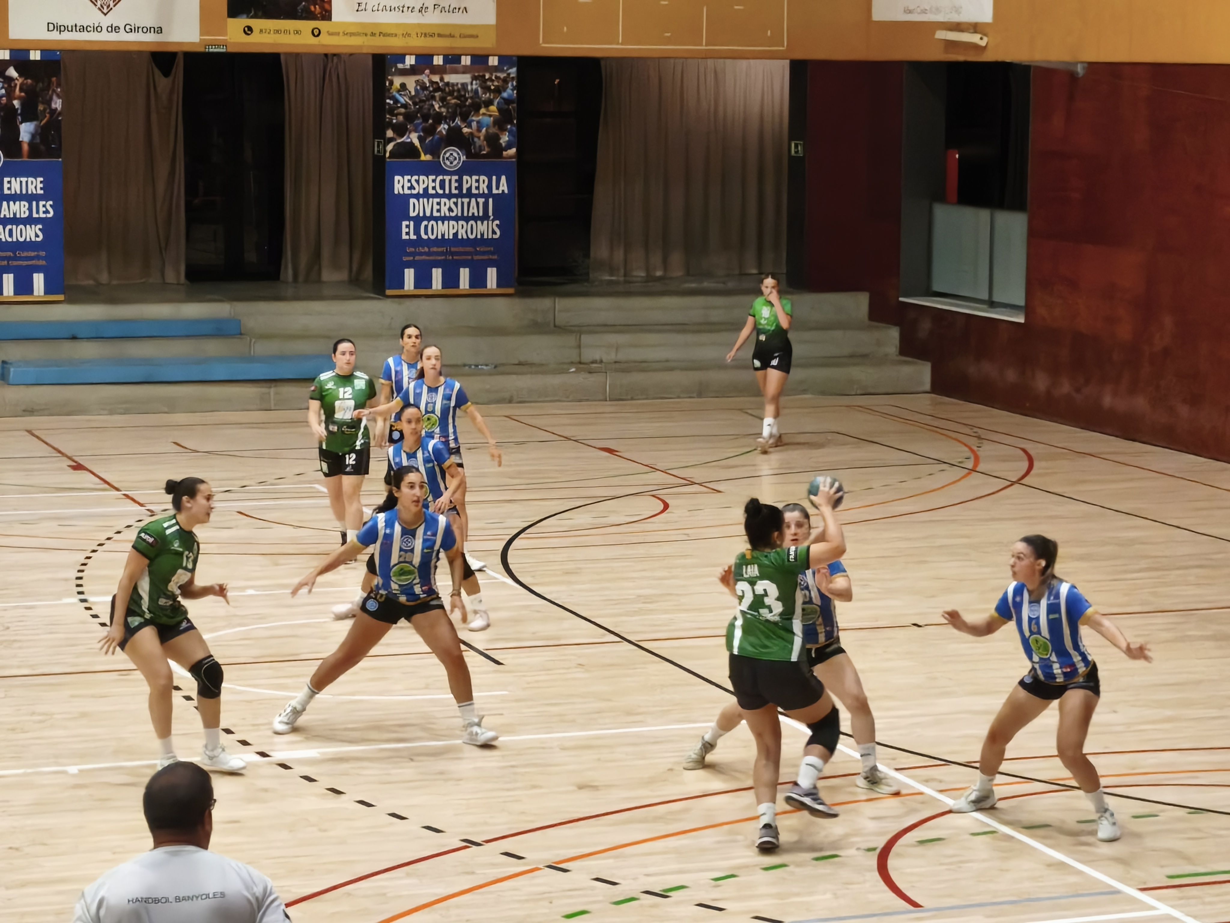 Una de les jugades del femení contra el Banyoles. Foto: Cedida pel CH Cerdanyola