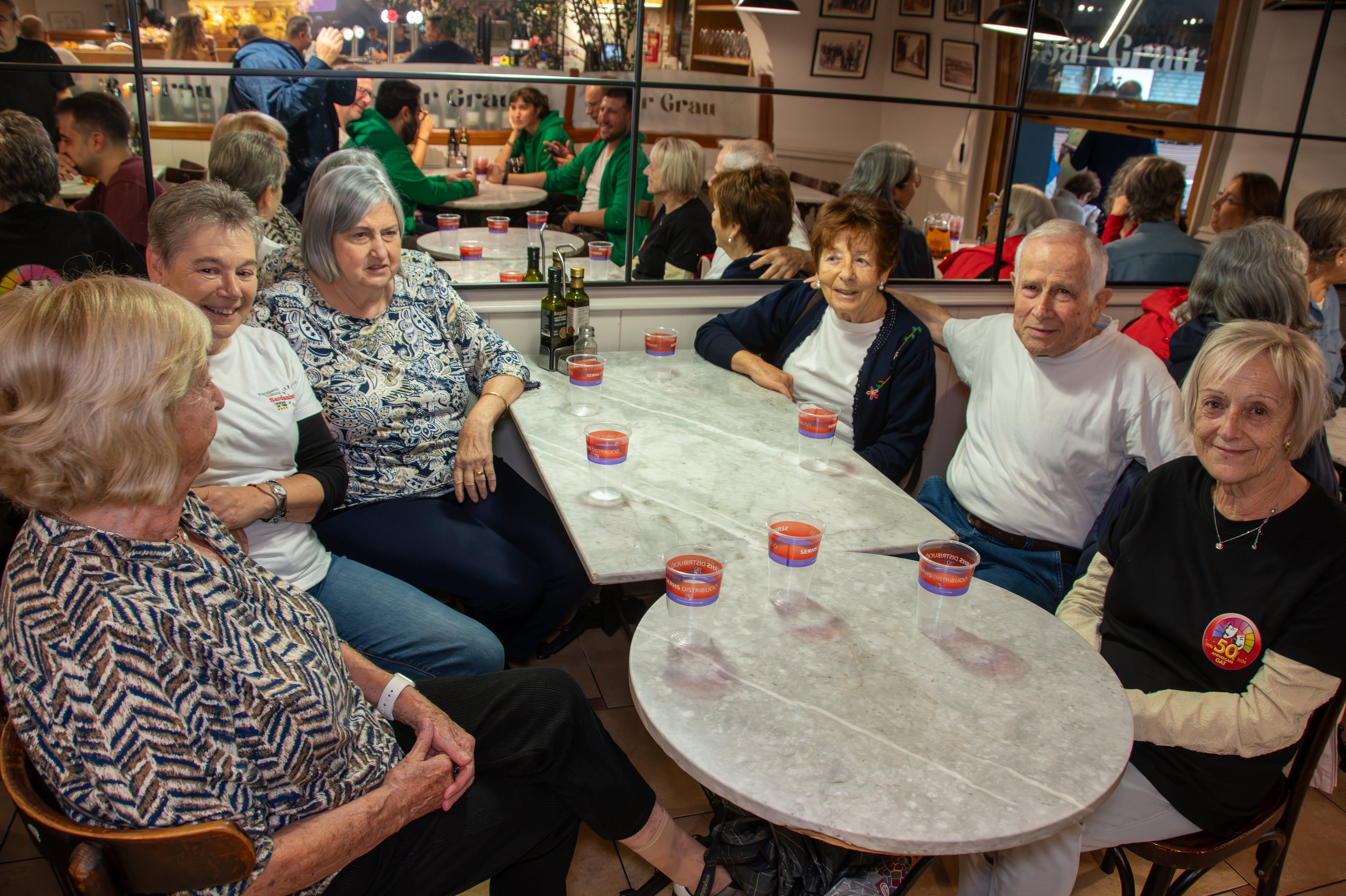 Membres de l'agrupació sardanista se sumen a la celebració dels 50 anys del GAT. FOTO: Manel Navarro (AFOCER)