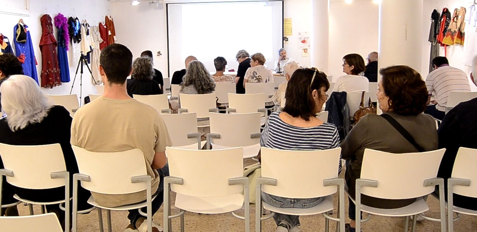 Assistents a la xerrada de Podem sobre el pressupost municipal. Foto: Cedida