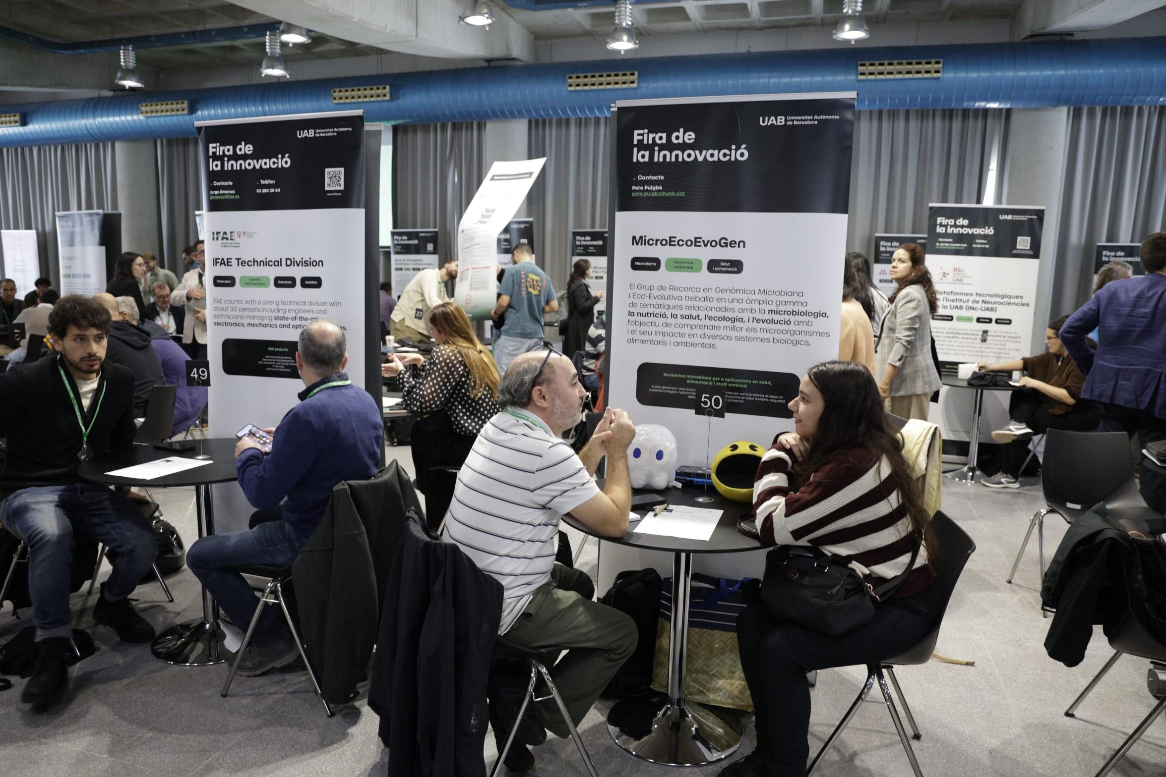 Reunions bilaterals entre investigadors i empreses durant la Fira de la Innovació de la UAB. FOTO: UAB
