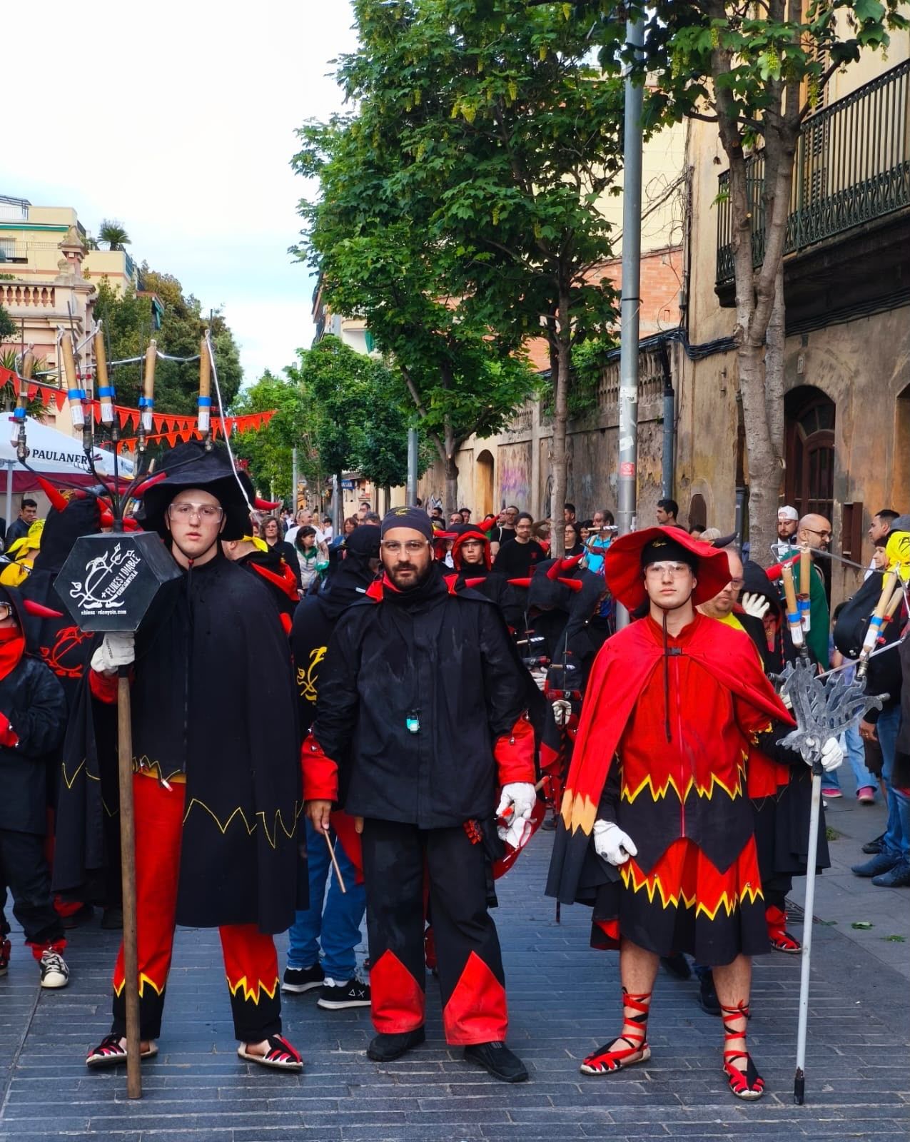Vestuari actual de les Fures i Diables de Cerdanyola. Foto: Cedida
