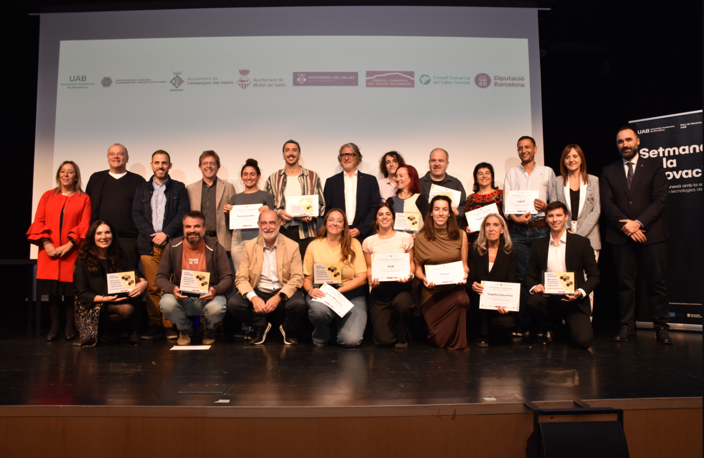 Foto de família dels guardonats i finalistes dels Premis Eines 2026, celebrats a Montornès del Vallès. FOTO: Ajuntament de Montornès