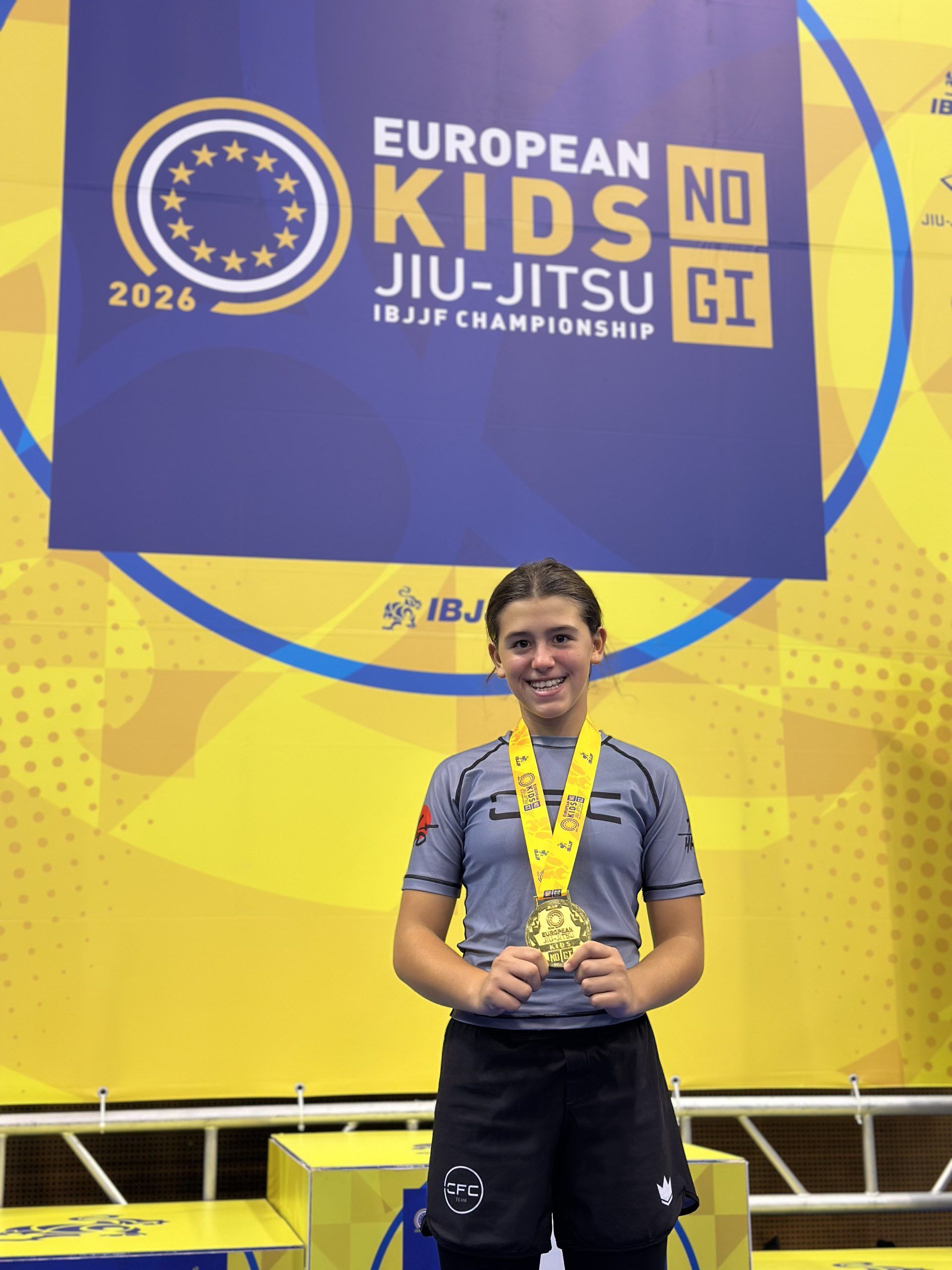 Carla Álvarez, del Cerdanyola Fight Club, amb l'or europeu aconseguit a Lisboa. FOTO: CFC