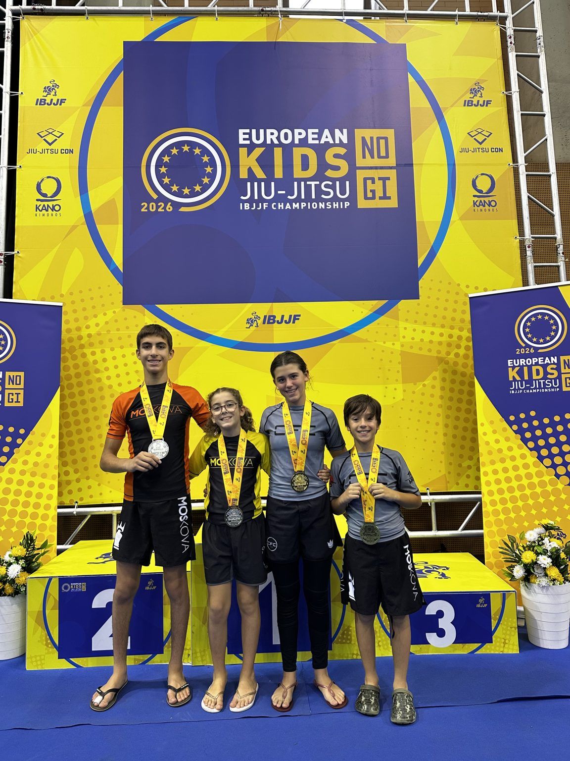 Sergio Calderón, Laura Cobos, Carla Álvarez i Jaume Torres, amb les medalles europees. FOTO: CFC