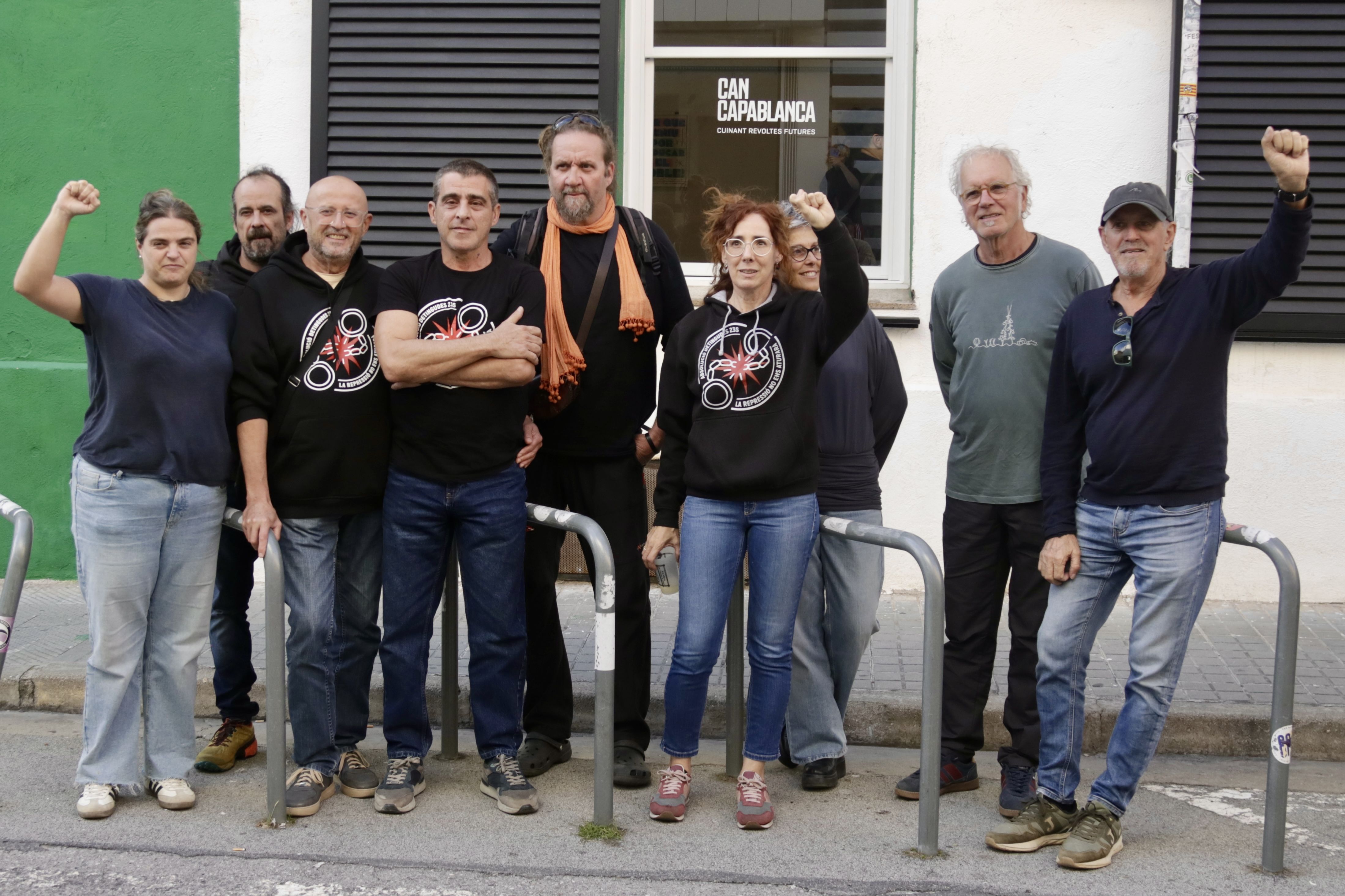 Els amnistiats van rebre la notícia aquest divendres, 23 d'octubre, i la van celebrar al casal popular de Sabadell Can Capablanca. Foto: Jordi Pujolar (ACN)