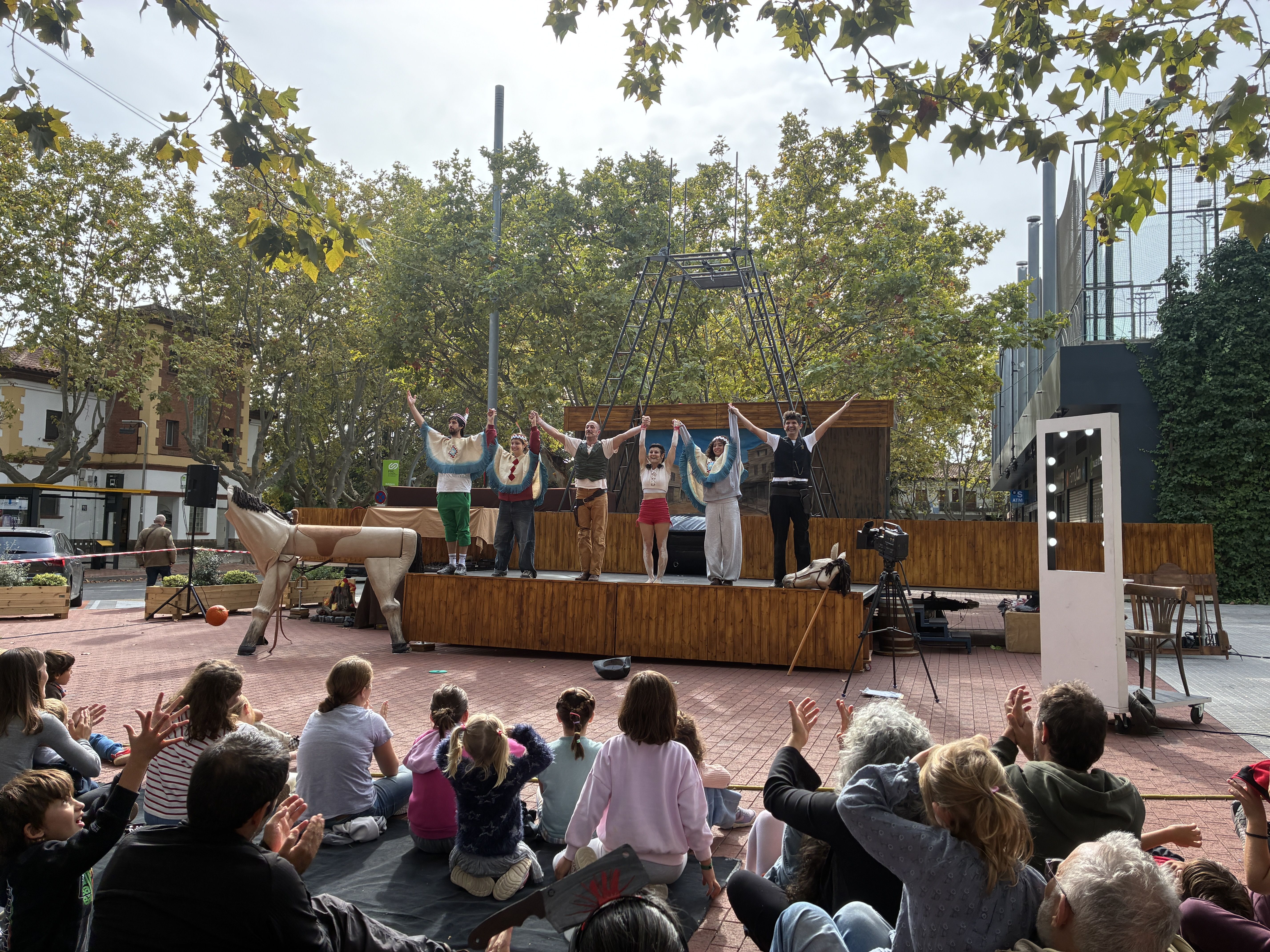 L'últim espectacle del Bo Festival va ser a la plaça del Pi de Bellaterra FOTO: Samantha Fernández-Luengo