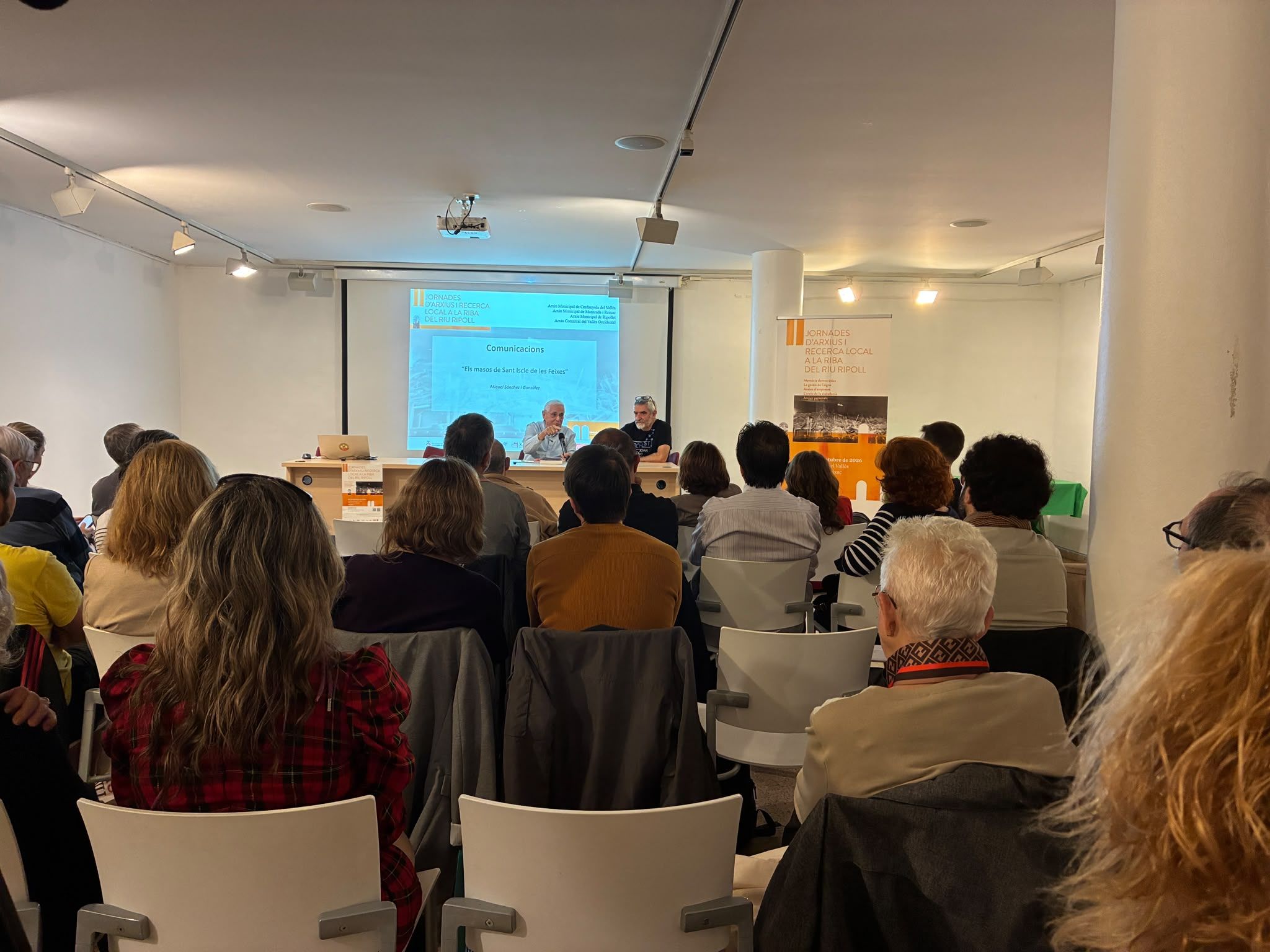 Miquel Sánchez durant la ponència sobre les Feixes a les Jornades d'Arxius. Foto: Laia Jubany