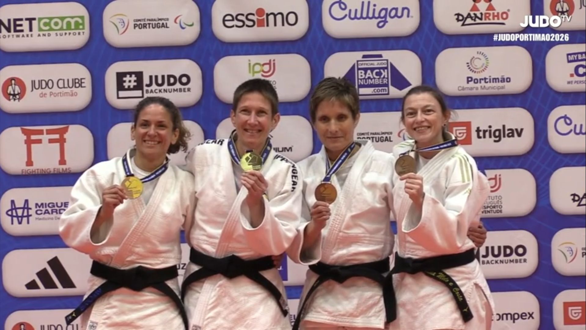 Miriam Moreno, a l'esquerra, ocupant el 2n lloc de l'Europeu de veterans. Foto: Cedida pel Cerdanyola Club Judo Vallès