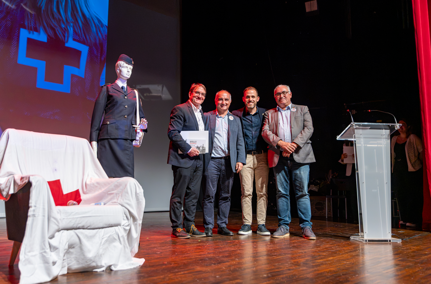 D'esquerra a dreta, César Martínez i els alcaldes de Ripollet, Lluís Tirado; Cerdanyola, Carlos Cordón, i Montcada i Reixac, Bartolomé Egea. FOTO: Creu Roja