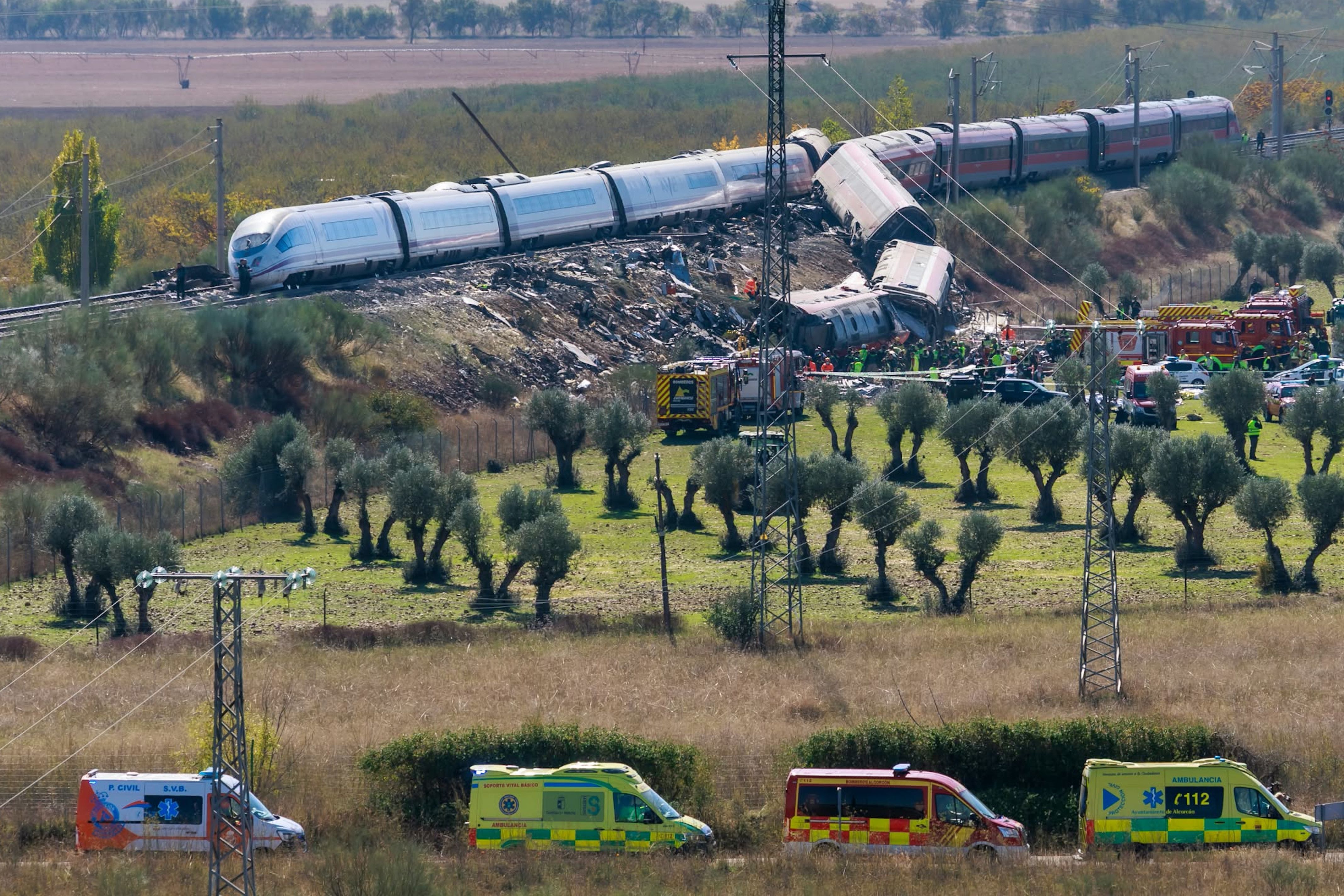 Els dos trens d'alta velocitat accidentats a Toledo, aquest dimecres 28 d’octubre del 2026. FOTO: Juan Carlos Rojas (ACN)